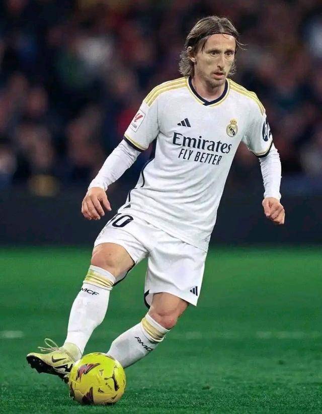 亚冠二级半场：纳塔吾头球造险，巴吞联0-0战平淡滨尼流浪者